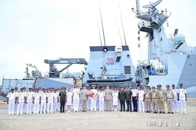 🚤🇬🇧🇰🇭 英国“塔马”号（HMS Tamar）巡逻舰首次访问柬埔寨云