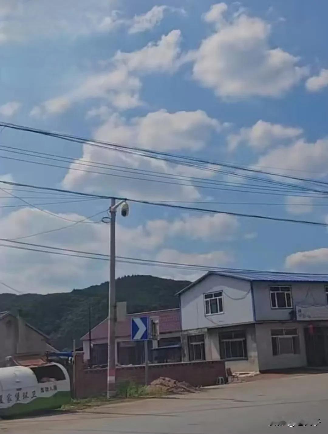 原创随手拍之（2851）辽宁省清原满族自治县夏家堡镇红土庙村。
地处清源县的西北