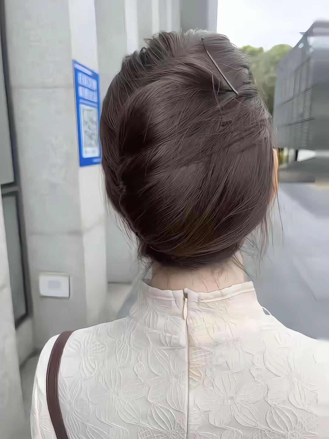 发髻如云卷，衣袂似风轻。古典发髻 簪风叙 挽发美女