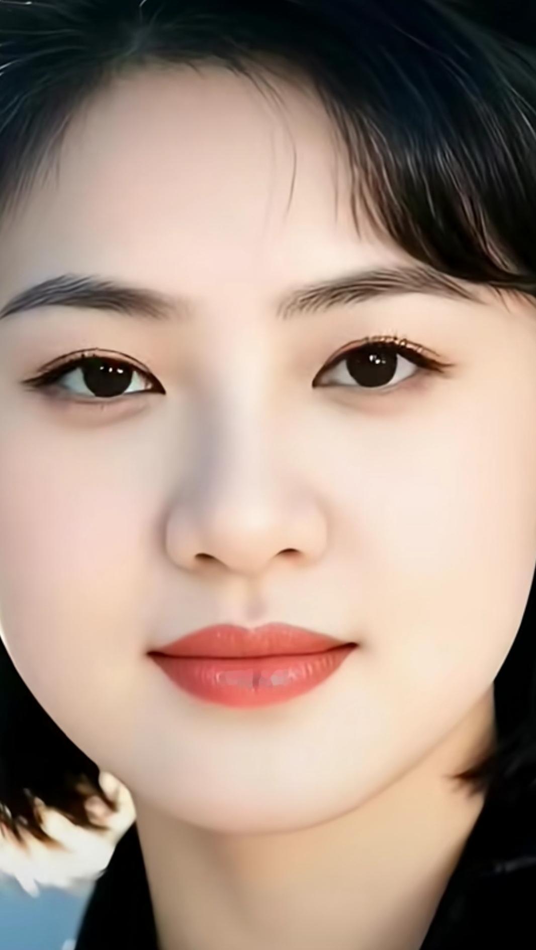 温柔眼眸，甜美笑容，气质动人！高雅气质美女 美女人像群