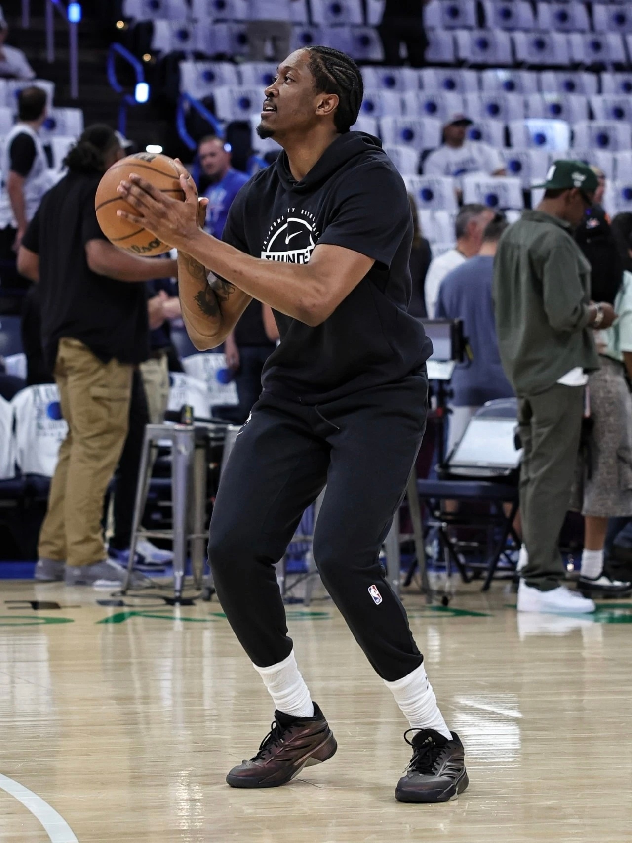 杰伦威廉姆斯昨日热身时上脚adidas Crazy Energy Executi