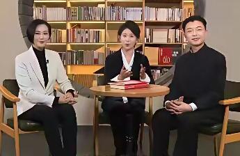 山东近年草根人才辈出，菏泽籍后起之秀郭有才与前辈大衣哥朱之文的发展轨迹，成为大众