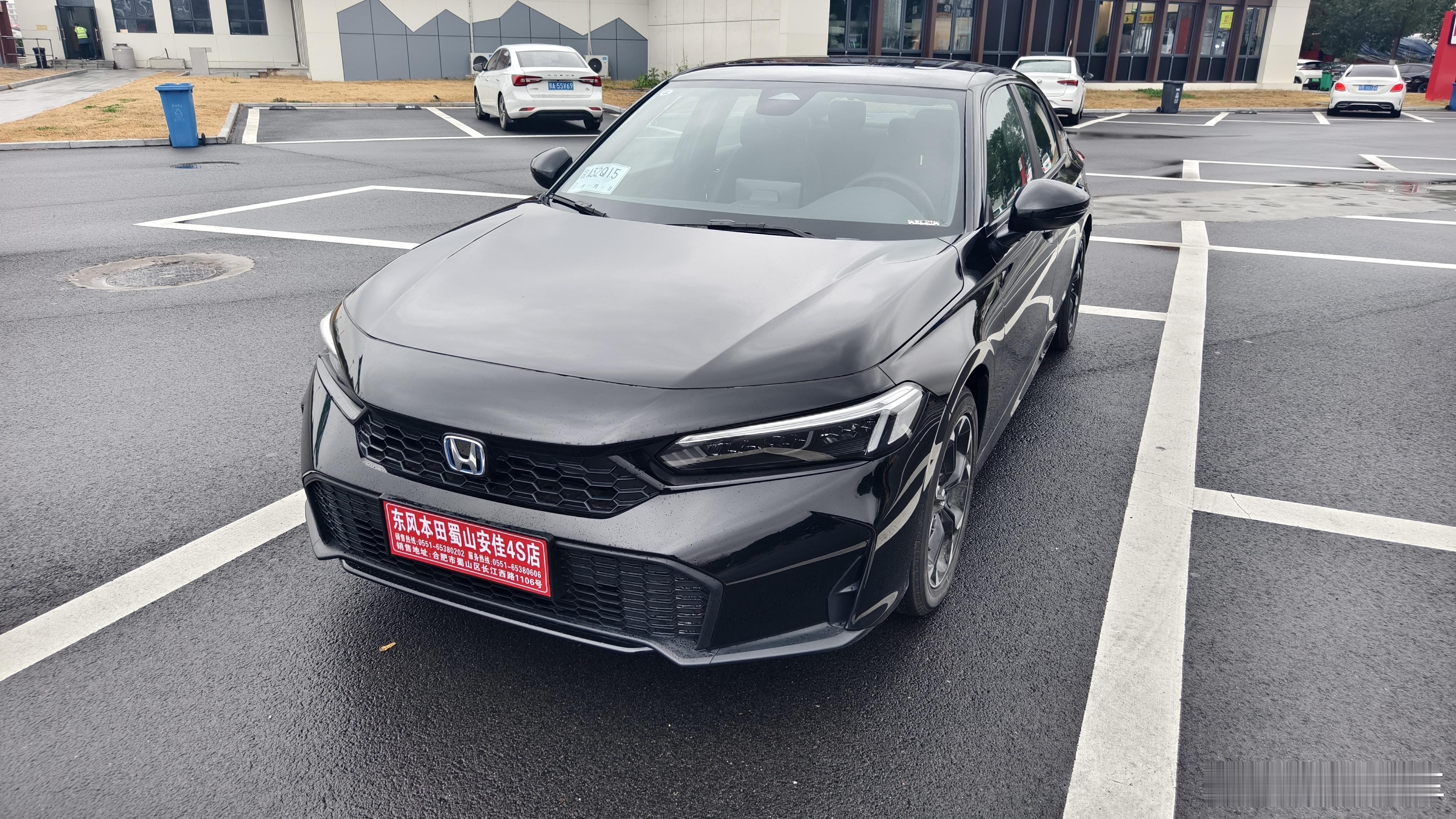 绍兴老哥思域混动提车返图这位老哥找到我就想买一台比较好开又省事的轿车，最好在14