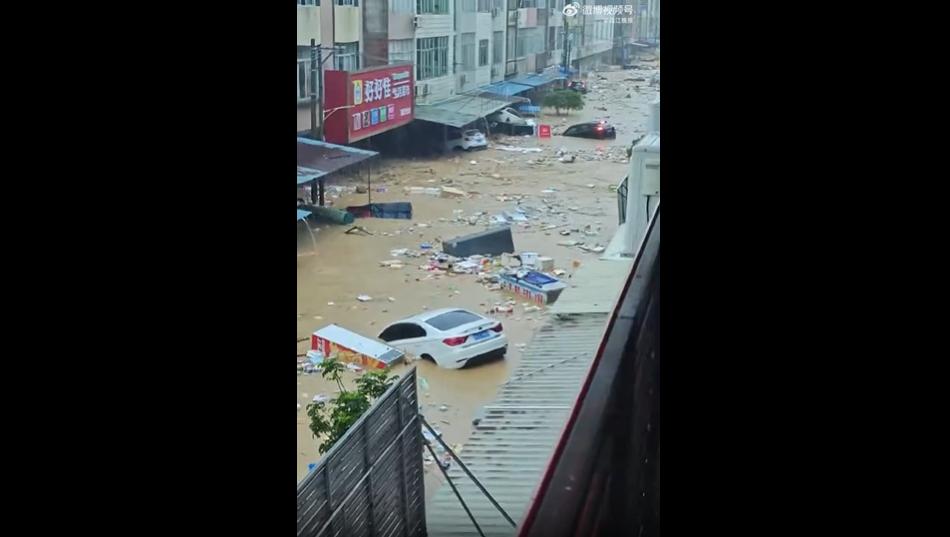 破纪录！
最近广西这场特大暴雨，真的看得人心里发慌。
多地严重内涝、村庄被淹、多