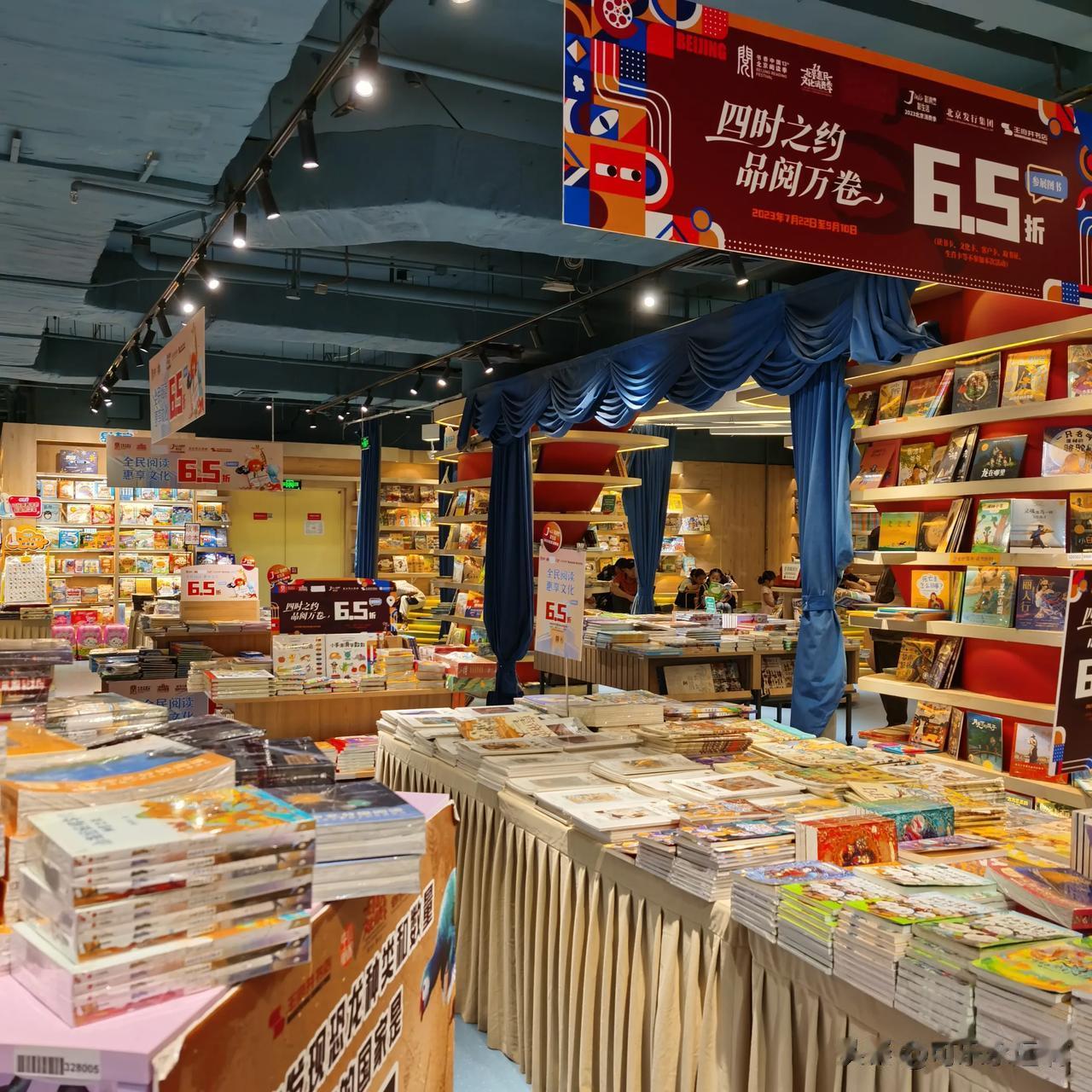  
王府井书店免费盖章
盖章处：共3处
✅一层收银台：入口进入，左手边就是收银台