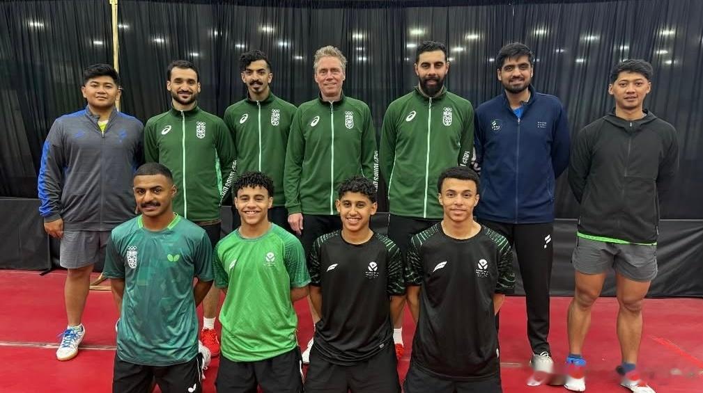 佩尔森：今年的首个训练营🏓😃，在艾哈萨/法特赫俱乐部进行🏓 