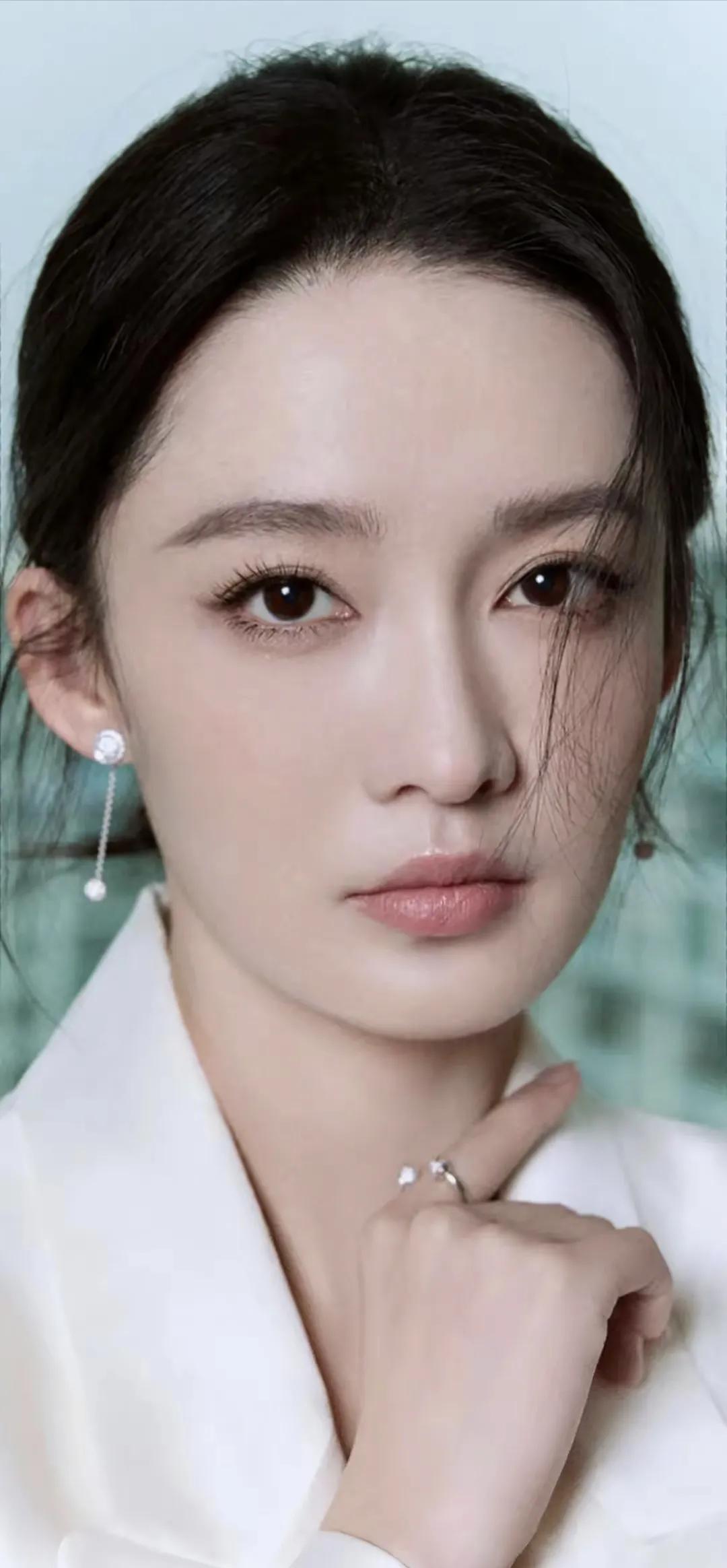 李沁美图分享，肤白貌美身材好，五官精致气质佳女星美照分享 女神图来袭 女神美图安