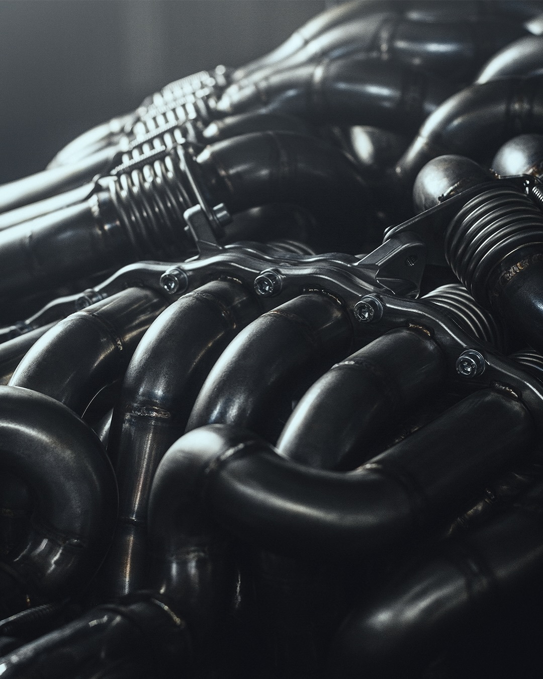 12→1的排气来自De Tomaso P900，由Italtecnica Eng