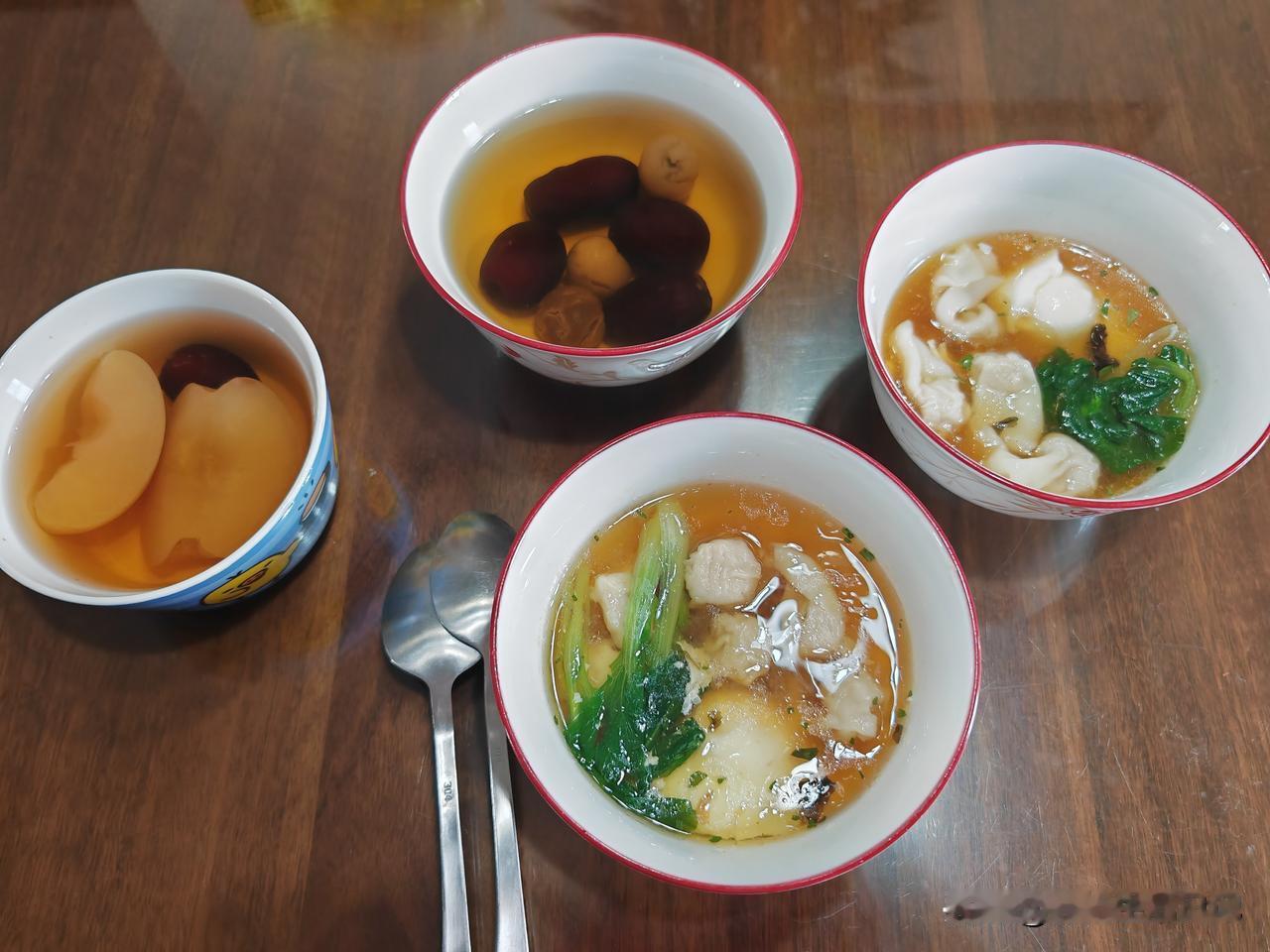 早餐吃什么？
周六儿媳要去上班，儿子送媳妇去地铁站，出门前和我说：妈，别做我的早