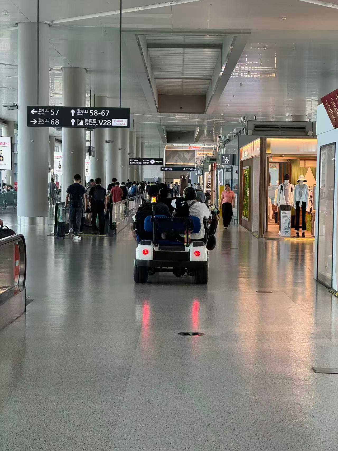 刚刚结束全国U21青年联赛的朱正跟随一队前往北京，带着小伙子感受下CBA季后赛的