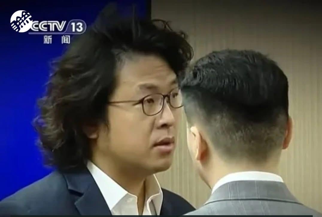 沈伯洋今天在脸书发文，一边说央视「做了七分半伪纪录片」，一边又自嘲「被威胁全球通