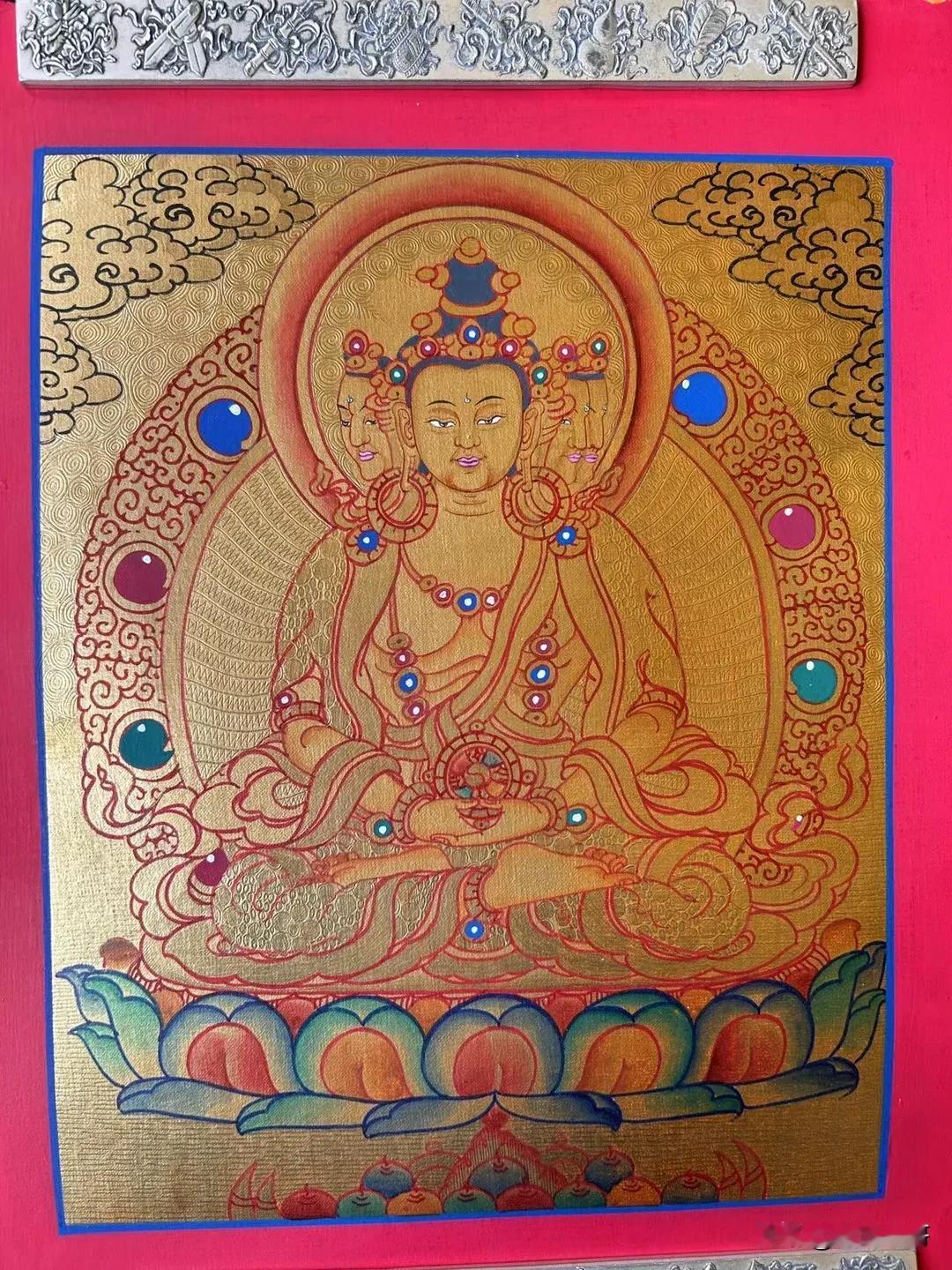可以摆在办公桌的小金卡：大日如来，尺寸30*24厘米，生肖羊猴的守护神[合十]