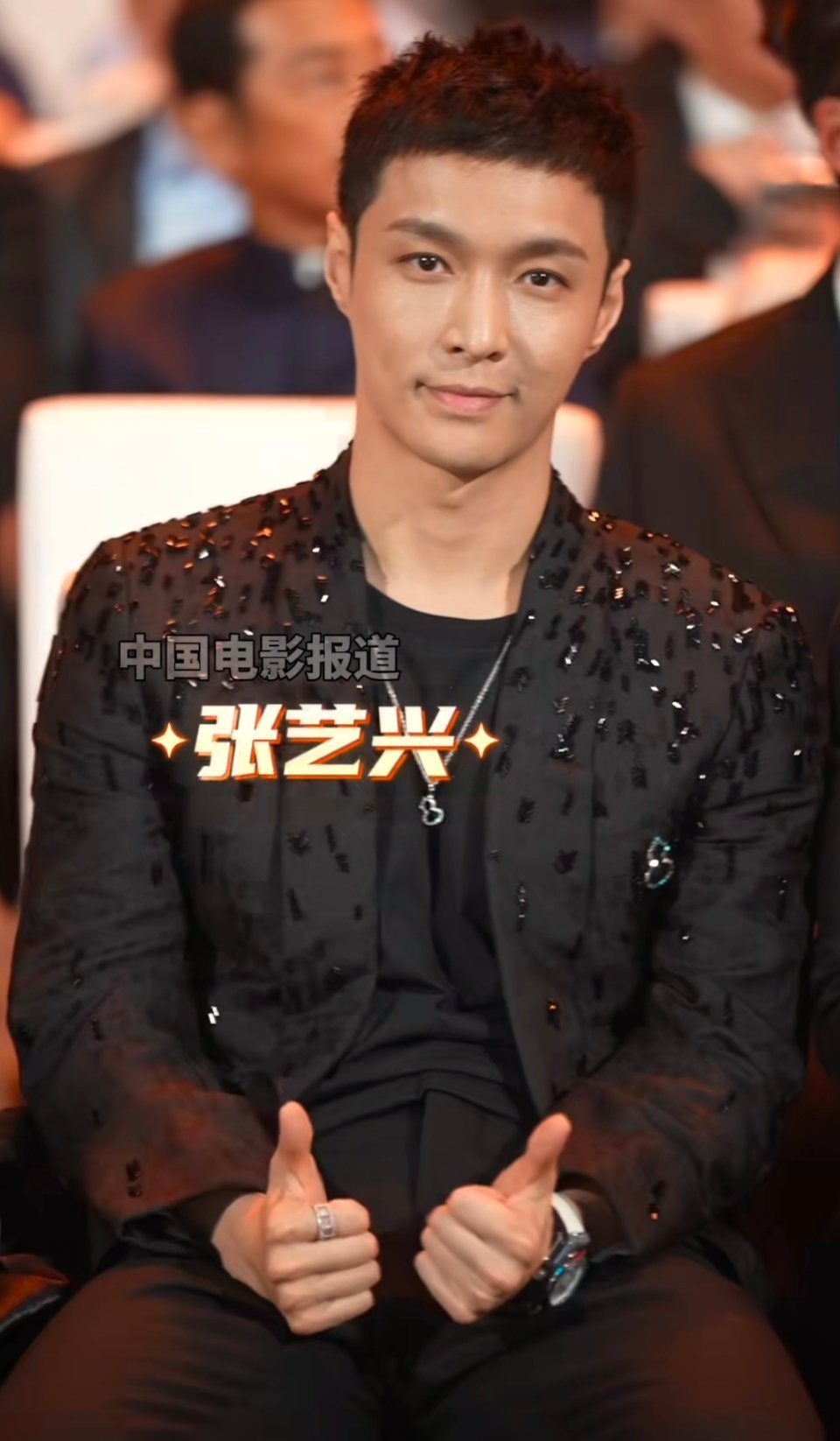 张艺兴前几天开演唱会可不长这样，怎么变黑变稠了呢 ​​​