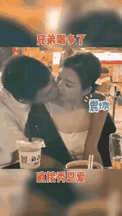 同学聚会遇到了老同学，喝多了高兴