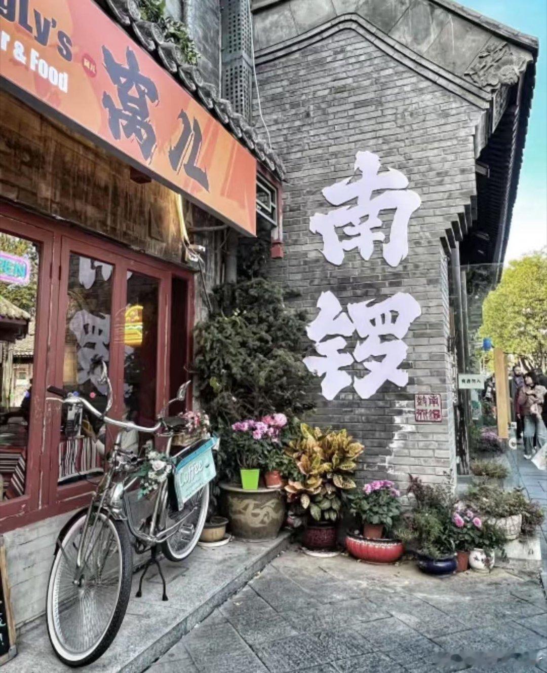 无证小导游硬控老外 被小学生碾压了！夸克AI相机拍啥翻译啥，旅游再也不懵，拍照还