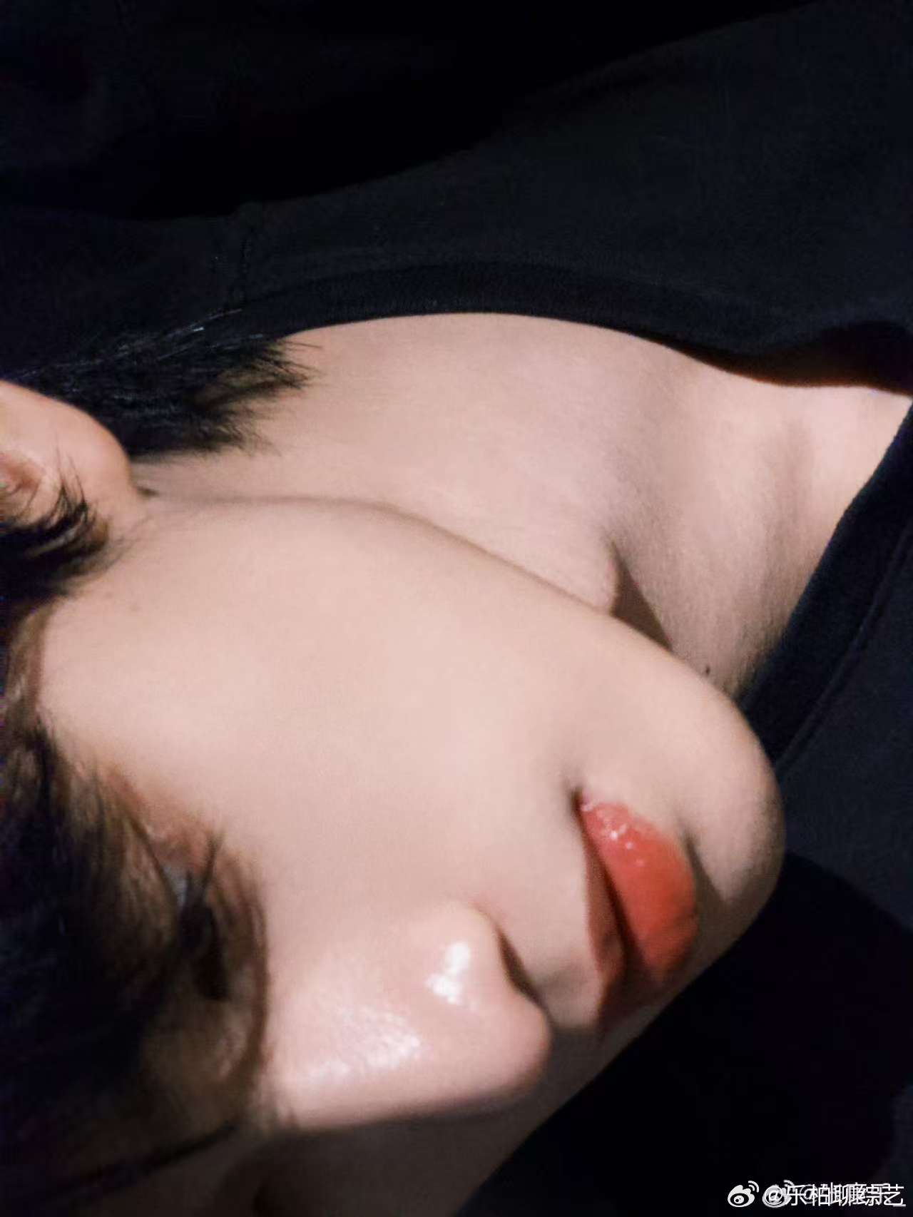 张康乐神图有了  张康乐侧躺怼脸拍📸真的是太有氛围感了吧，这一回的神图有了呀！