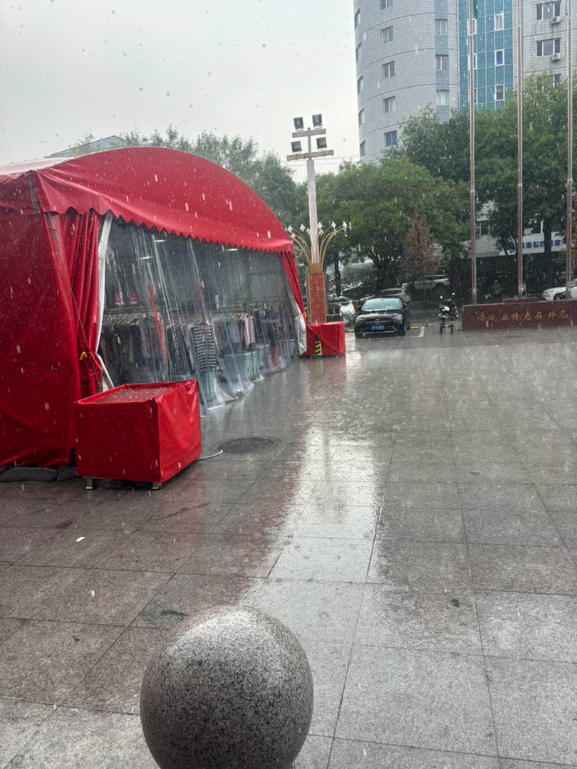 突然下起了暴雨⛈️ 