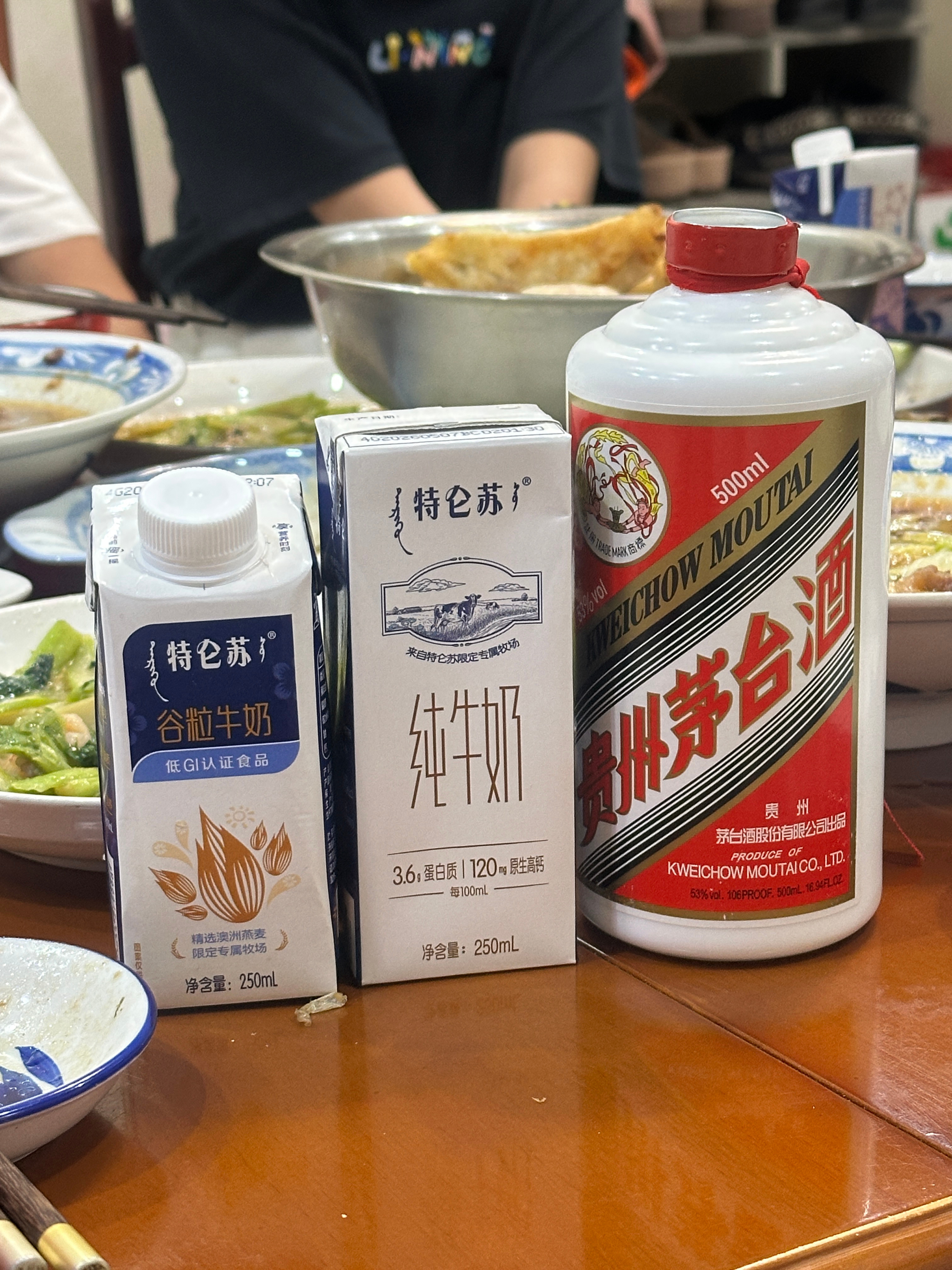 一口酒一口奶（这白酒真难