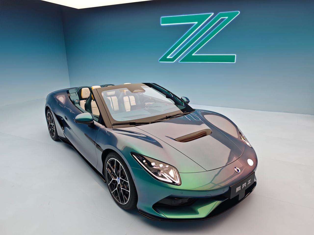 说是跑车，但科技方面可一点不逊色，易三方、云辇-M、磁流变、天神之眼5.0全带。