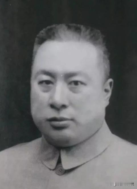 1931年，日军逼近齐齐哈尔，40岁少将谢珂下令开库取出99挺机枪，有人拦他说督