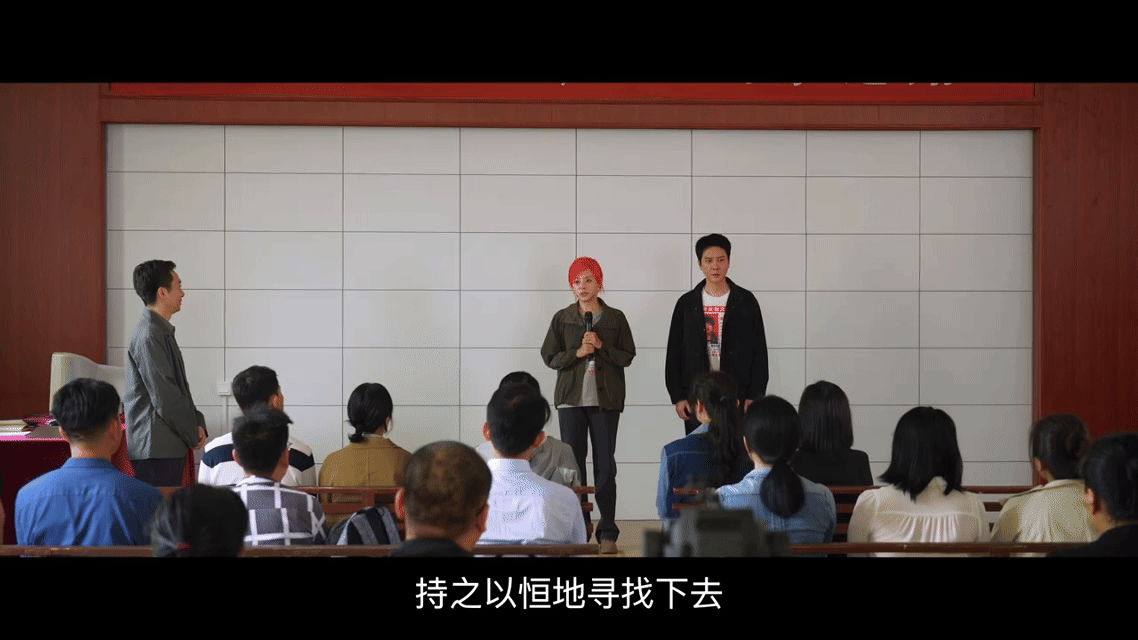 等等现在越来越像孙俪了现在长的像倪萍了 