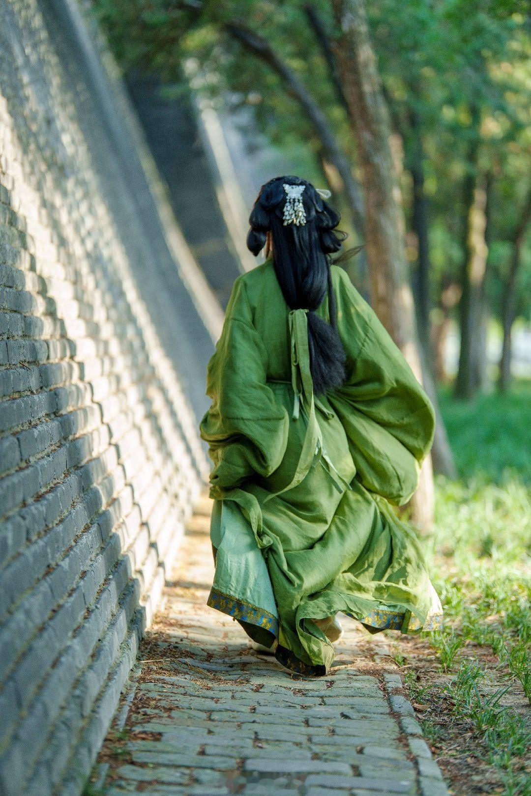 战国袍的破碎感   最适配的《遥遥》 