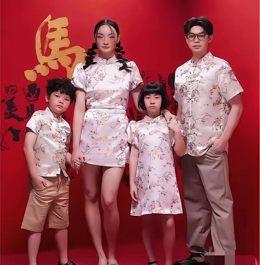 永旺马年海报，日本人也来搞这一套？
妆丑、衣品差，连人选的也难看。
图片中的这个