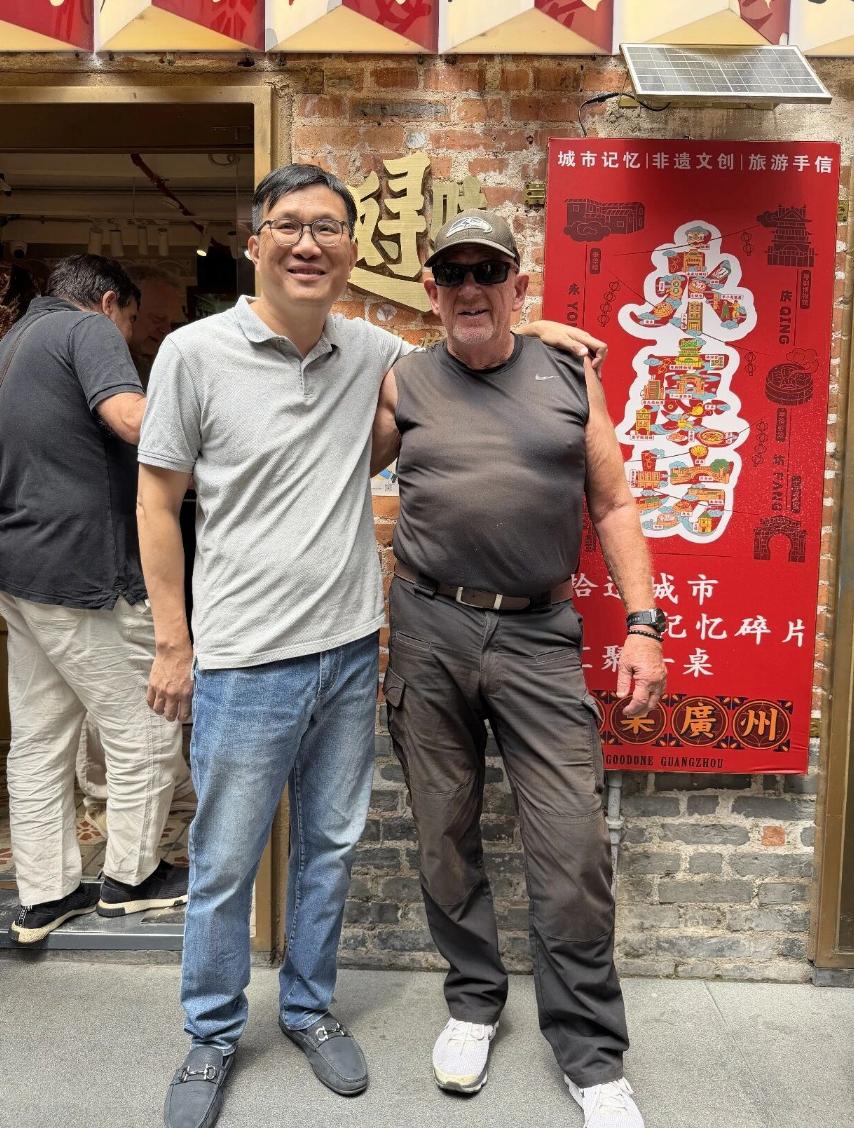 现在来广州的外国人，最不爱去高楼景点，反而被一位司机带去逛菜市场！颜师傅太懂外国