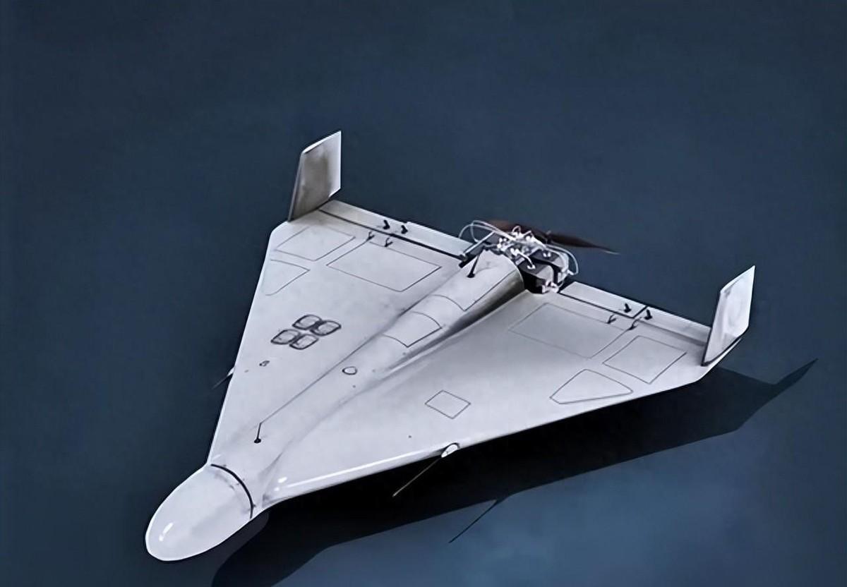 两万美元一架的破塑料无人机，硬生生逼着美军砸出400万美元一发的防空导弹去拦。这