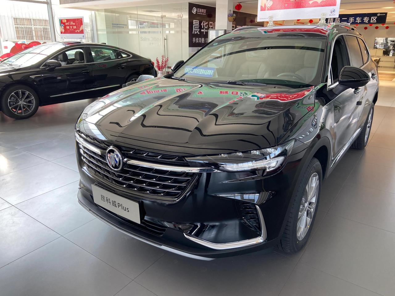 这就是赤裸裸的现实，同样加100升的油：
美国为820元人民币。
日本为960元