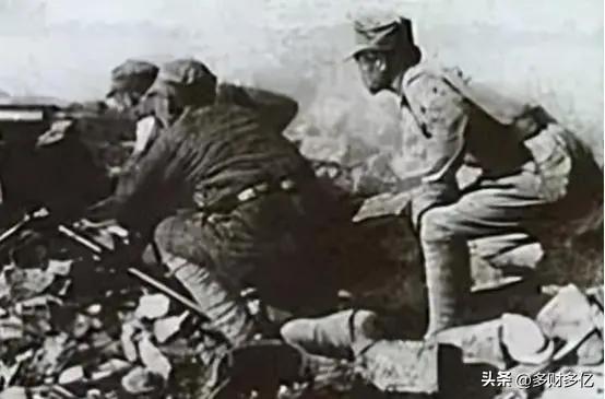 1937年，刘贵福约4工友投八路，路口站满17人，一摸腰他当场红了眼
 
193