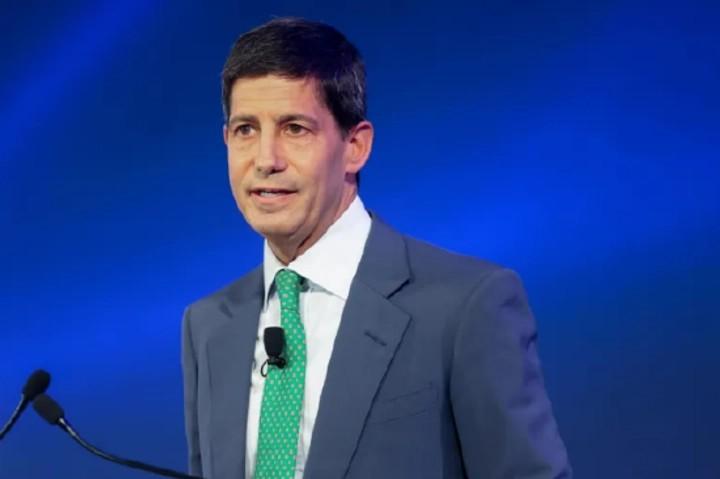 白宫放鹰了！
美国时间昨天天没亮（北京时间晚上19：00左右），白宫主人就在他家