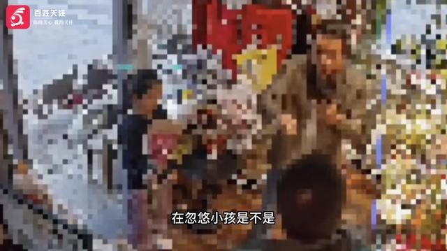 混账爸爸，伤了女儿纯真的孝心[伤心]
河南一位小女孩，三八节花五十元买玫瑰花，送