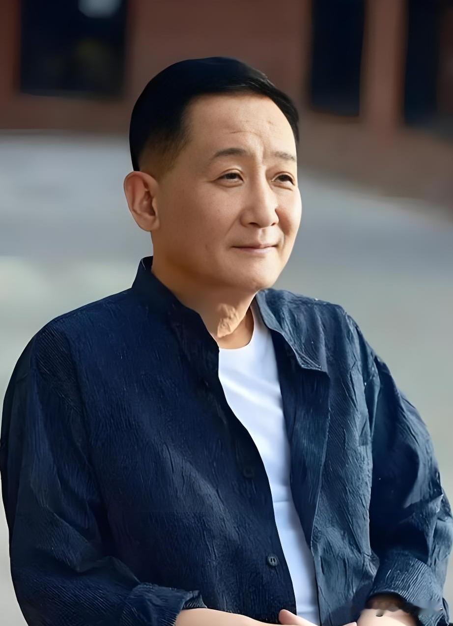 《我不是大师》，

就演杜瞎子这演员梁天，

明明是个看他脸都会笑的谐星，可谁能