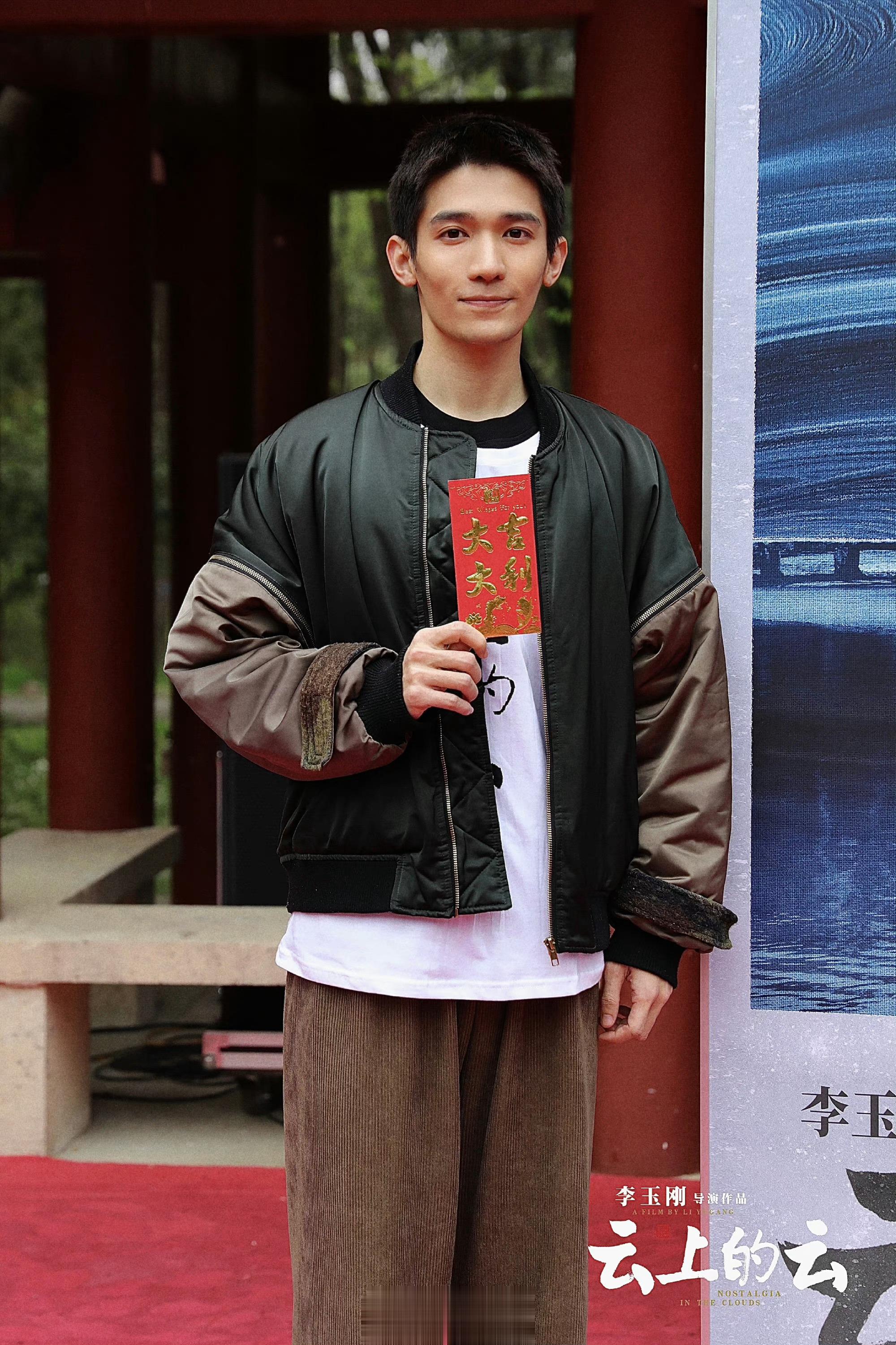 #于正签约新人是李玉刚电影男主# 着实没想到李玉刚电影男主，前脚刚拍完《云上的云