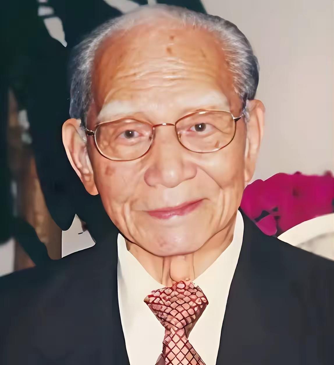 1949年，一名被俘的国民党副师长见到我军团长过来，立刻大喊：“老同学，我是自己