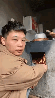 哥们儿忍住，别流泪，别让人看笑话，咱是个爷们儿[大笑]