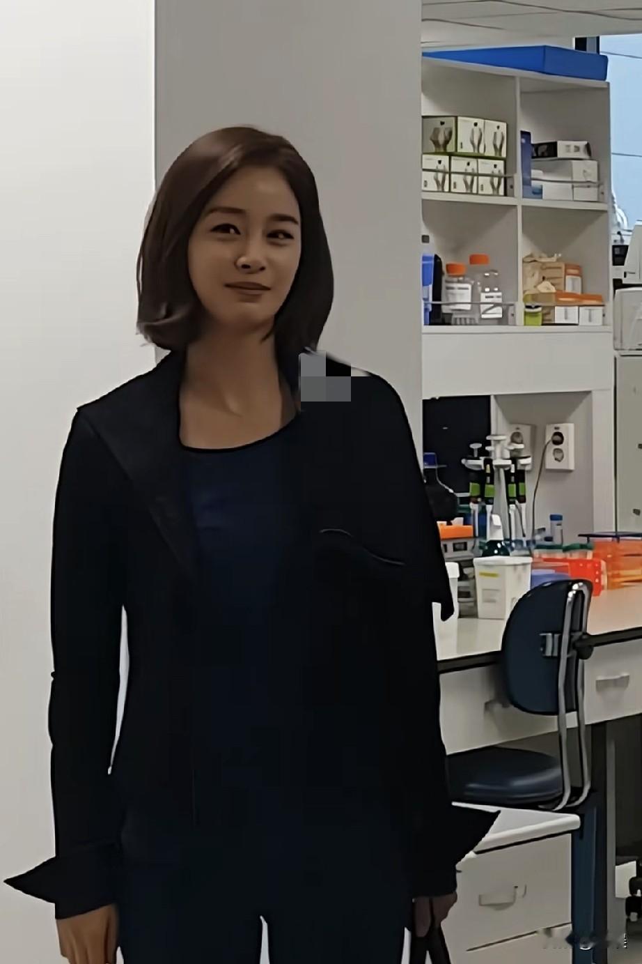 金泰熙素颜照也是很漂亮的，不知道的还以为是少女时代团的成员呢，太可爱了吧。