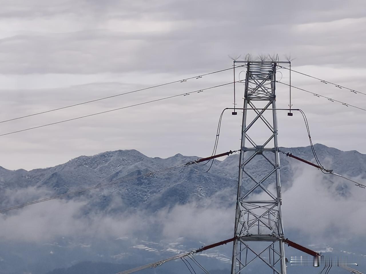 雪后初晴，银装素裹，超唯美，还带着一种治愈感。