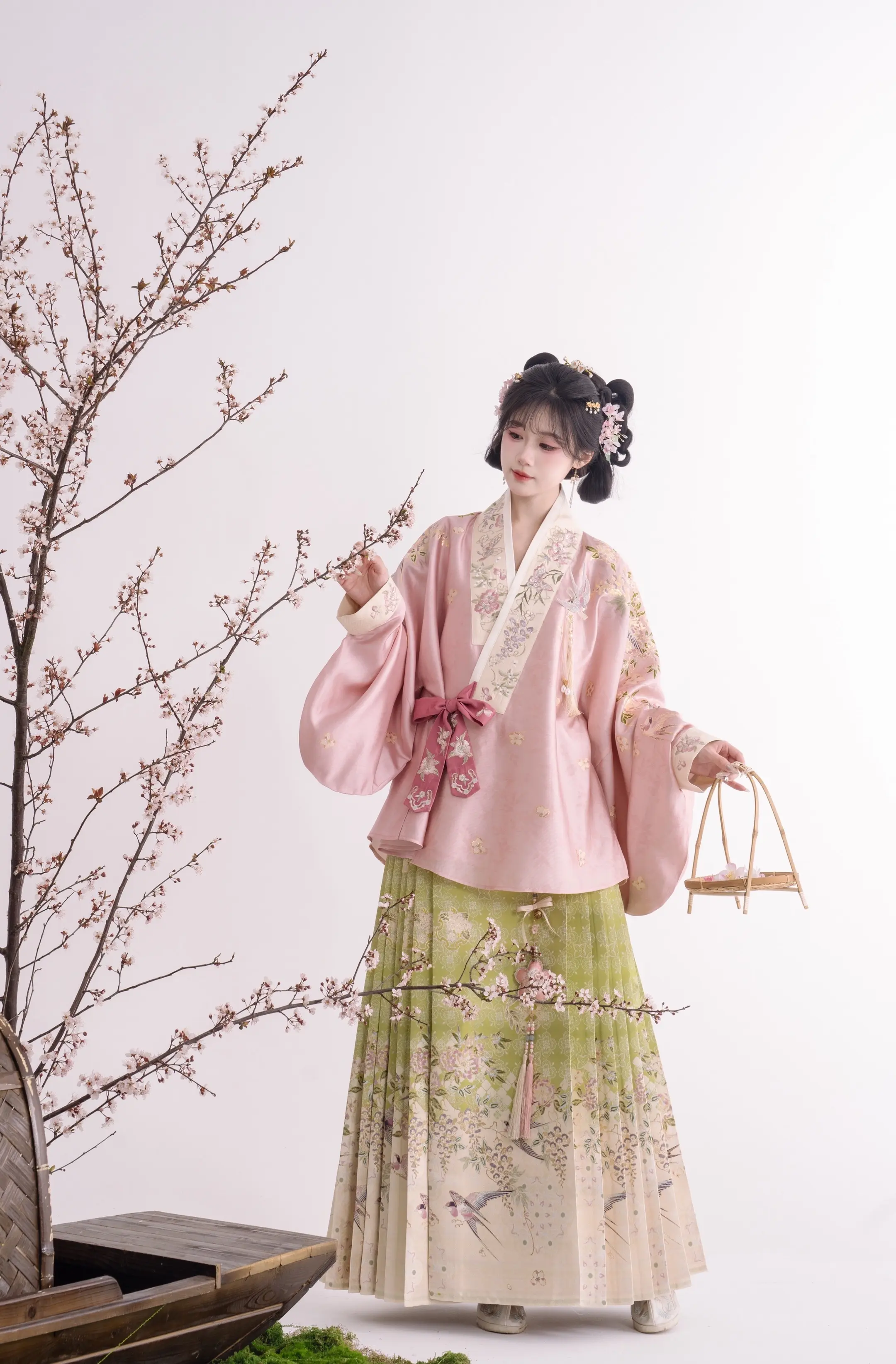 玩一下色彩搭配小游戏。