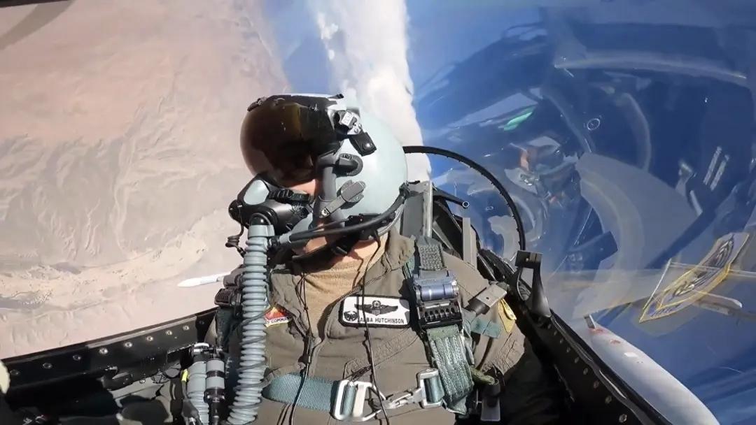 1月2日，据央视军事网站报道，歼一35隐身五代机恐怖视角，对方关掉雷达也没有用了