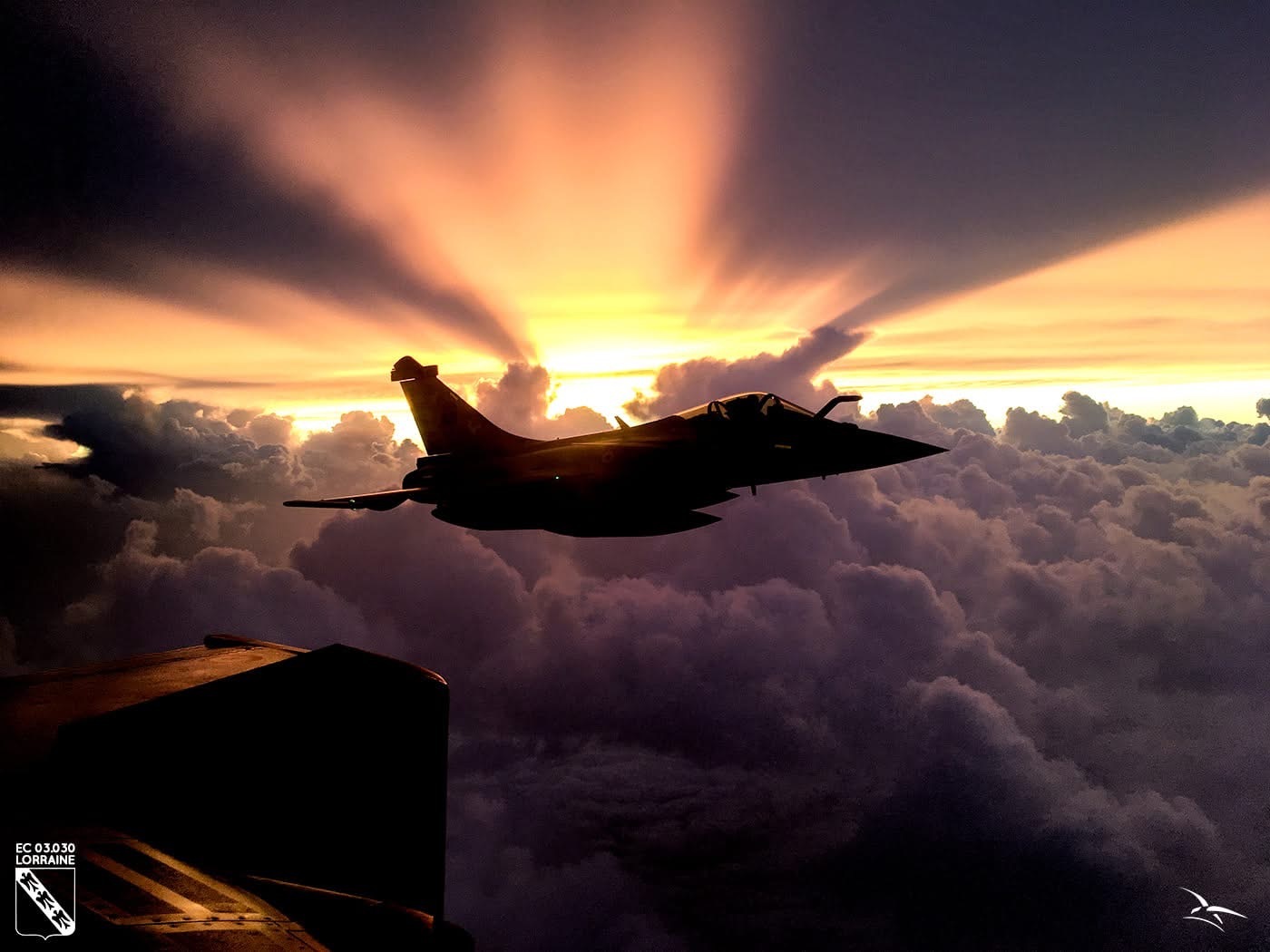 今日阵风 今天是个好日子，早安法国空天军（AAE）阵风绝美好图分享图1: 阵风机