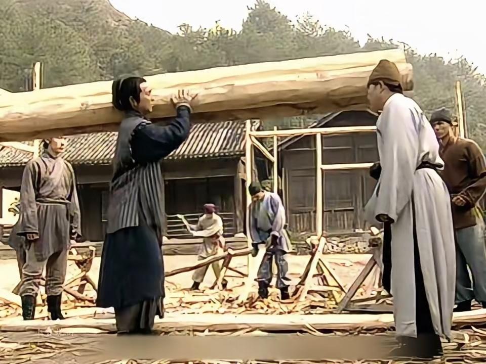 我怀疑薛仁贵是内卷鼻祖。别人扛一根木头，他扛三根。别人挑水挑两桶，他挂一竹竿。大
