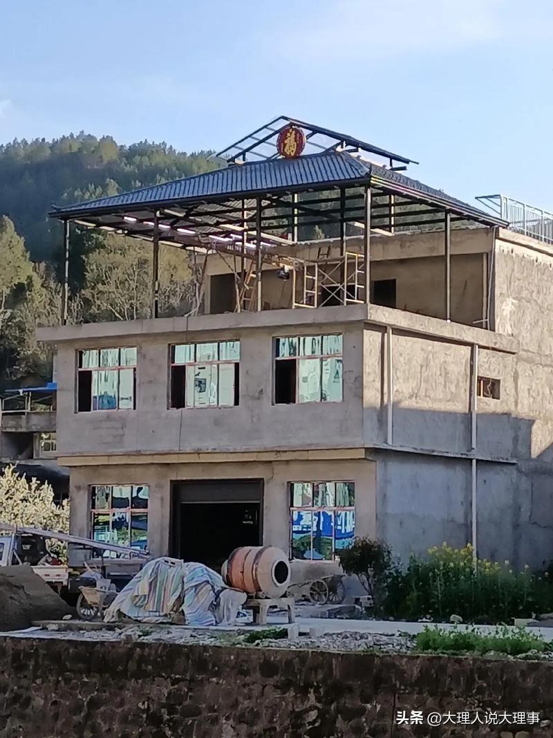 大理网民向市委书记留言投诉银桥镇某村东南小院疑似违章加盖建筑

领导您好！
银桥