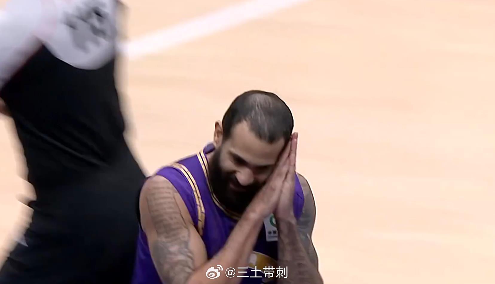 北控男篮vs深圳男篮 这个动作，少做，怎么还不长记性