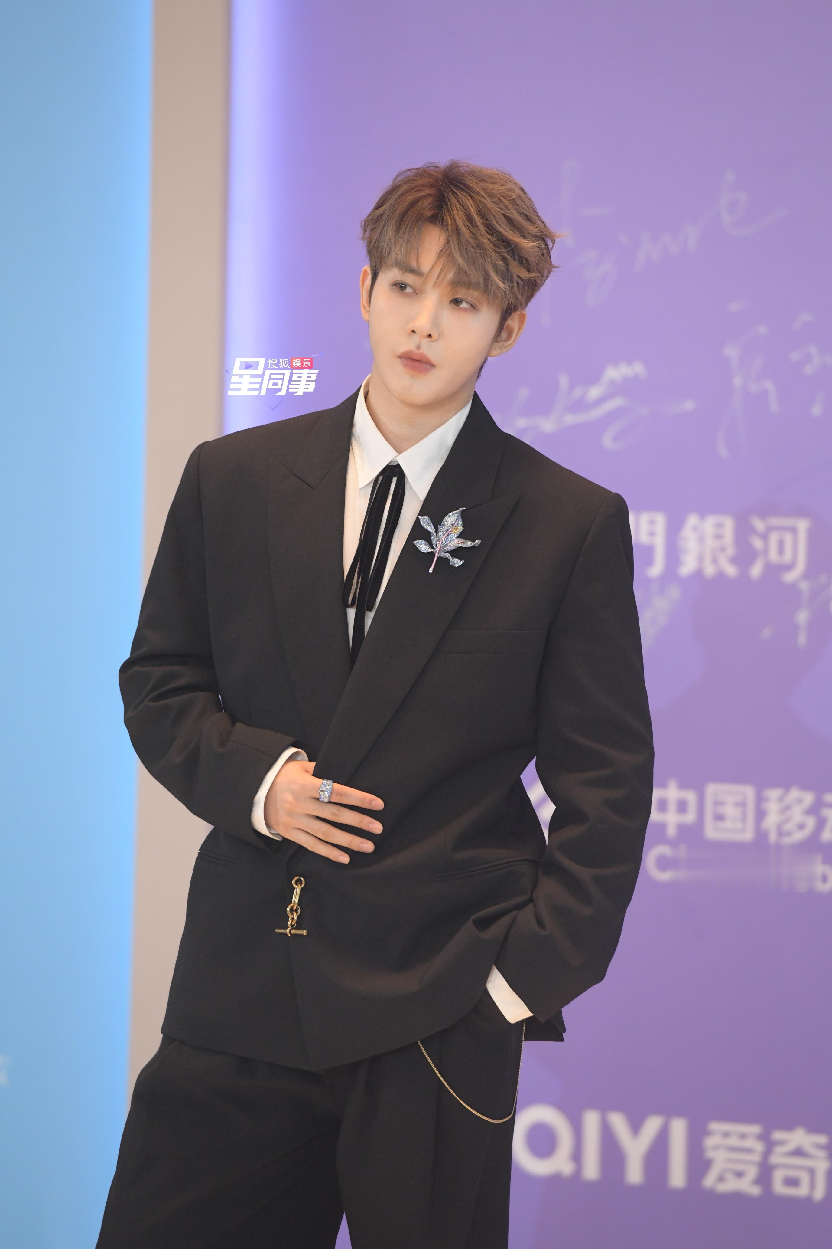 邓为尖叫之夜红毯 生图掉落！谁家满分男快来认领邓为暗夜贵公子