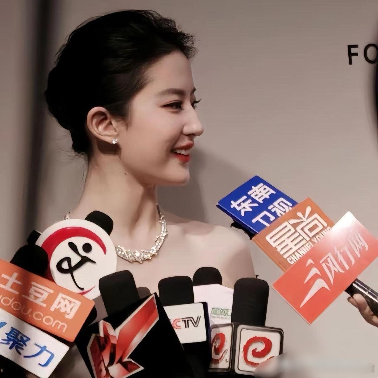 刘亦菲，美是一种氛围 ​​​