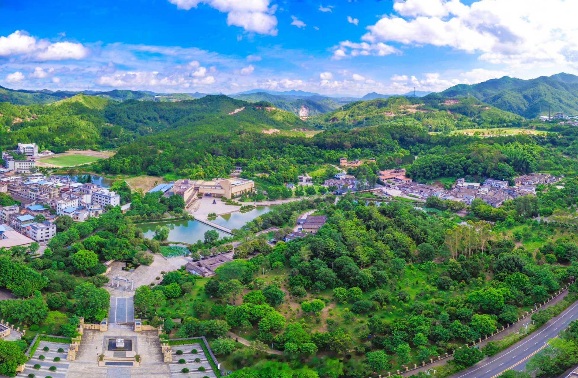 跟着全运逛湾区梅州这条线路藏着最甜的故事梅州是个好地方，之前专门去瞻仰了叶帅的故