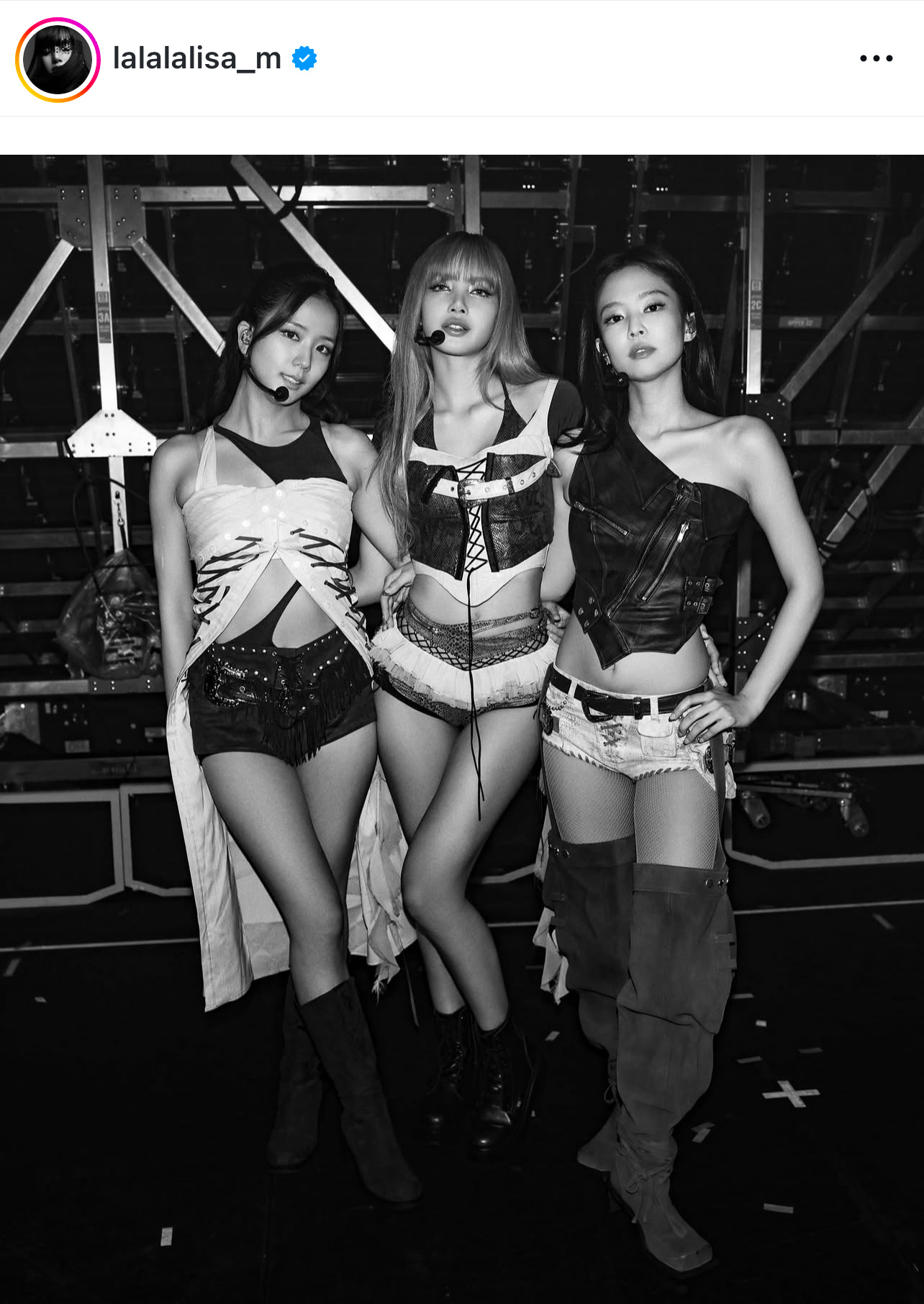 看看，这完颜团，BLACKPINK ​​​妮妮，comon~ ​​​