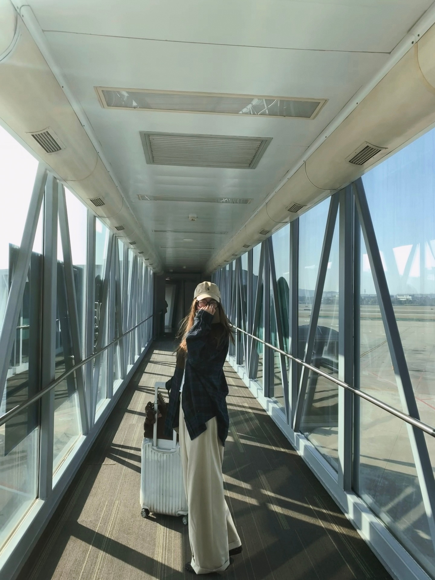 断更的日子是去宇宙出了趟差🫣图是今天新鲜的哈喜欢今日ootd 衣服裤子鞋子包包